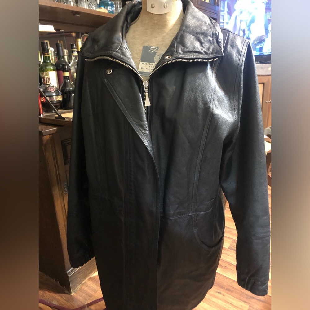 Med petite black leather women’s jacket